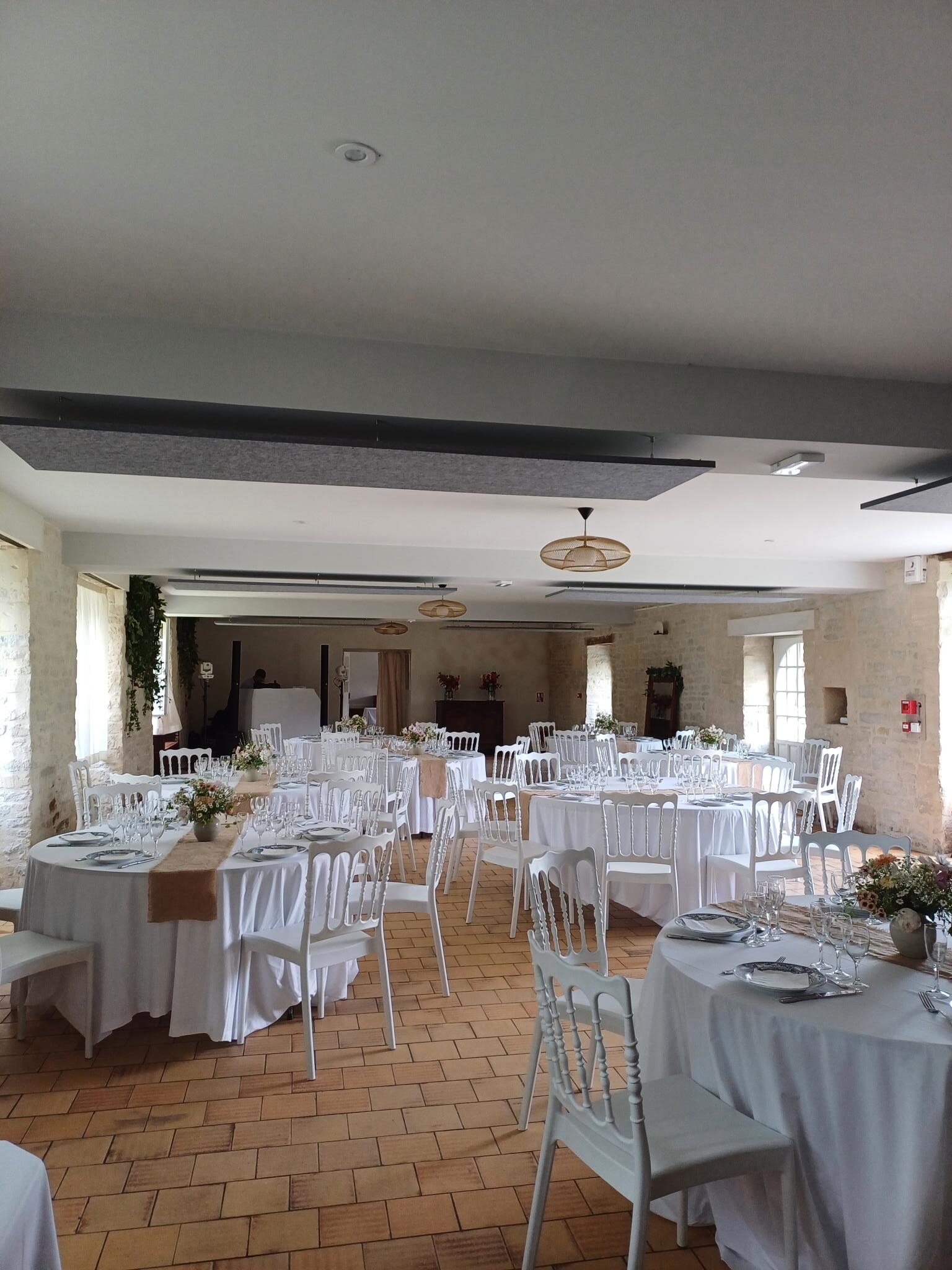 Photo des tables de cérémonies familiales au Prieuré Normandie