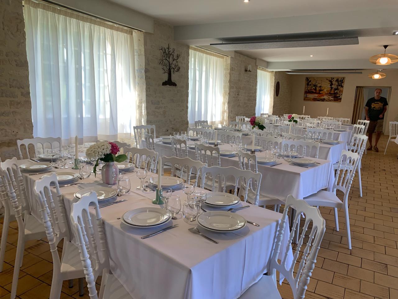 Photo des tables de cérémonies familiales au Prieuré Normandie