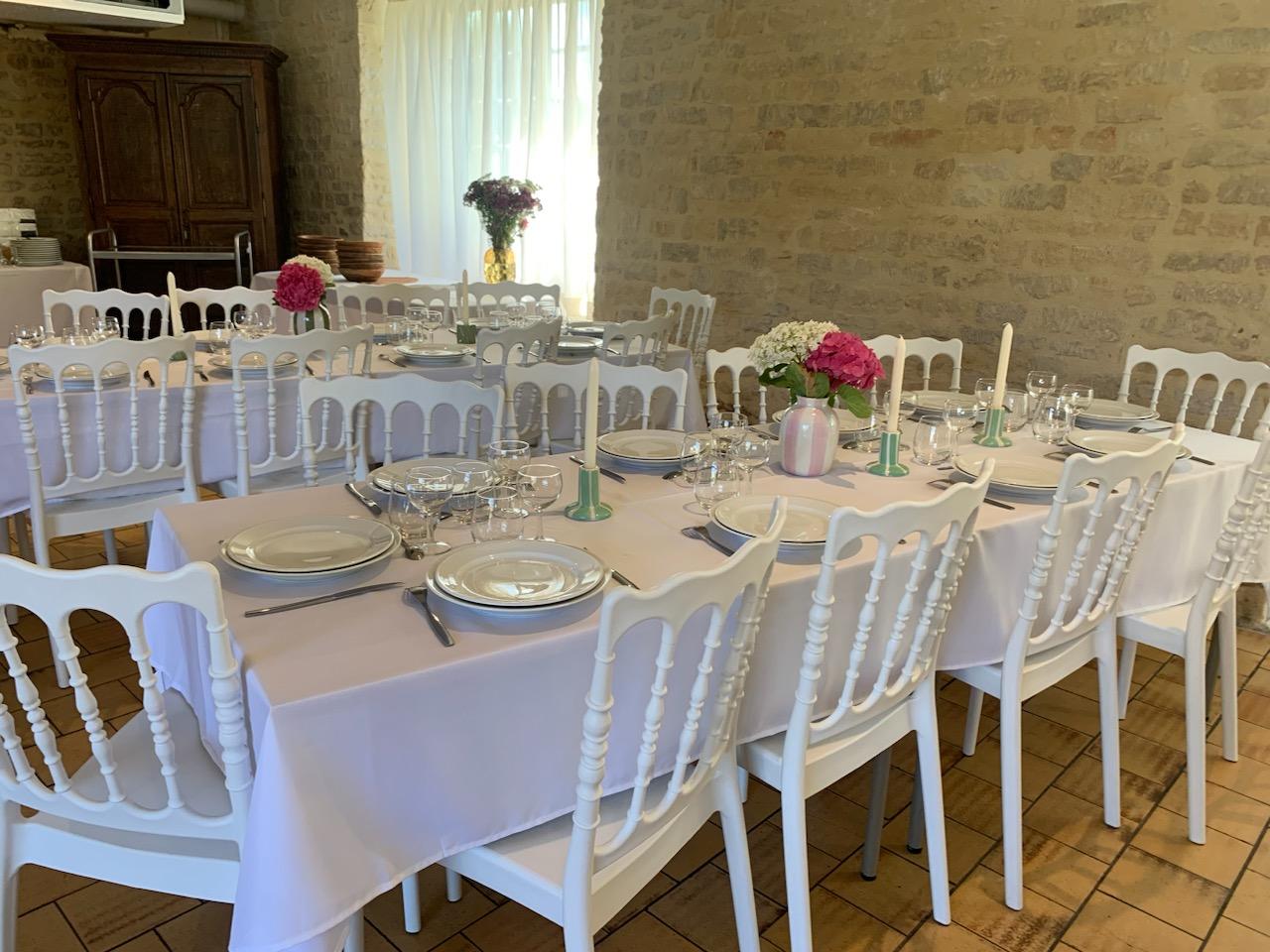 Photo des tables de cérémonies familiales au Prieuré Normandie