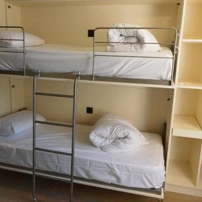 Photo des chambres au Prieuré Saint-Gabriel Crédit photo : @prismirisweb.com