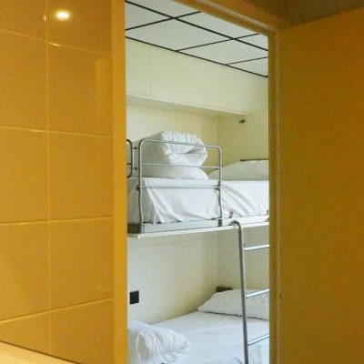 Photo des chambres au Prieuré Saint-Gabriel Crédit photo : @prismirisweb.com