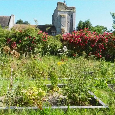 Photo de l'espace de permaculture au Prieuré Saint-Gabriel Crédit photo : @prismirisweb.com