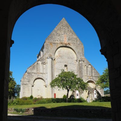 Photo de la Chapelle du Prieuré Saint-Gabriel Crédit photo : @prismirisweb.com